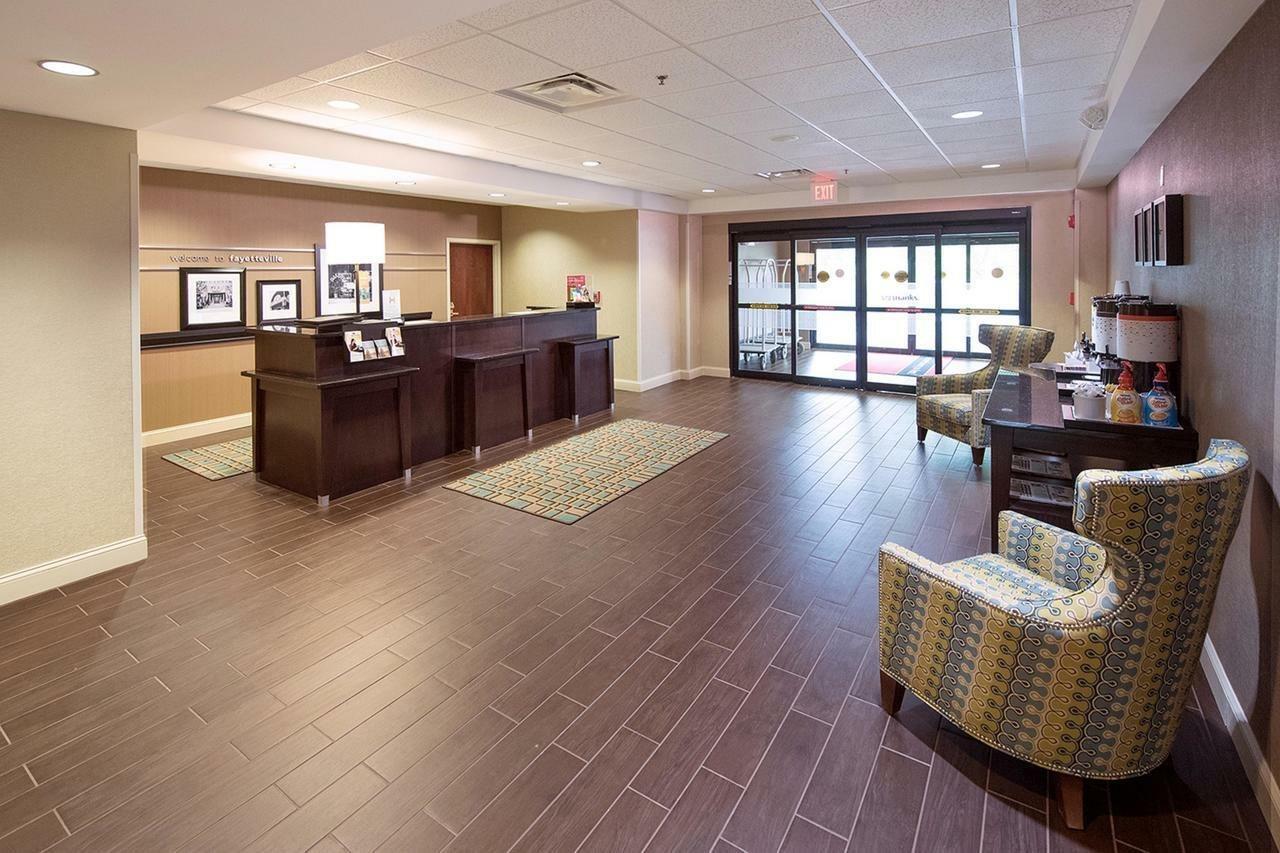 Hampton Inn Fayetteville Exterior foto