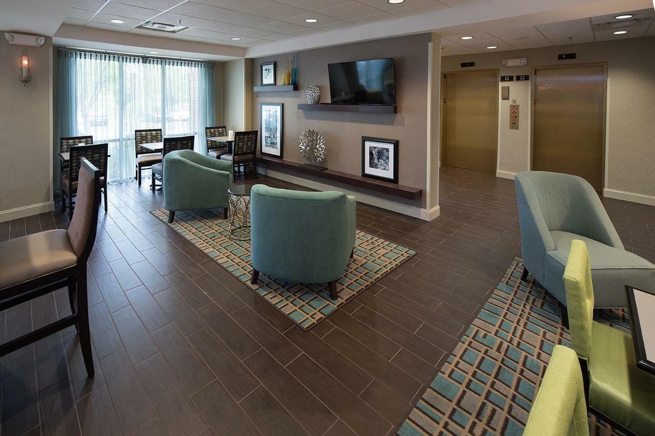 Hampton Inn Fayetteville Exterior foto
